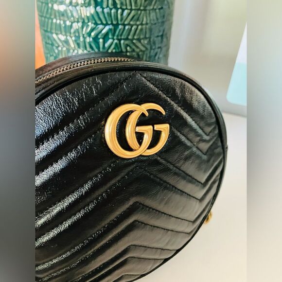 Gucci | GG Marmont Mini Round Leather Shoulder Bag in Black with Gold Chain - Picture 5 of 11